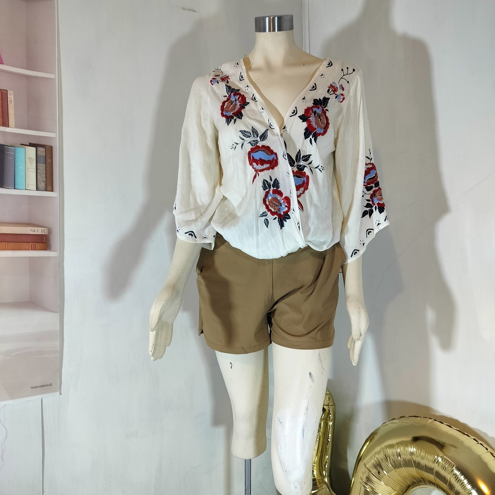 Daytrip Cream Blouse with Red and Blue Floral Embroidery - Picture 5 of 5